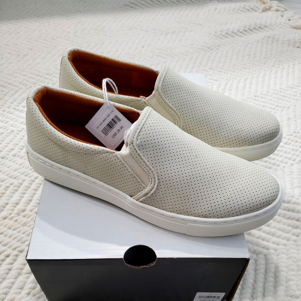 American Eagle slip-ons
